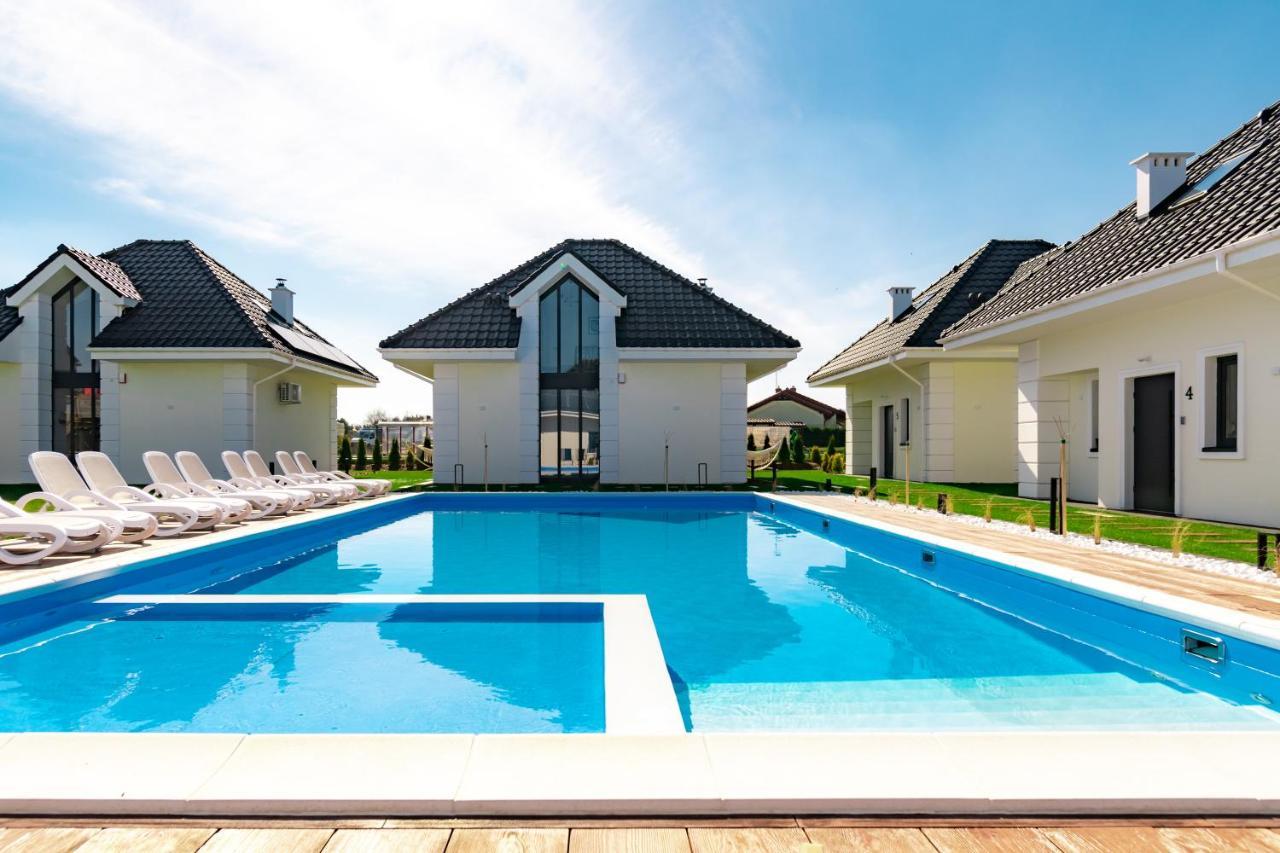 Family Resort Ustka - Domki Dwupoziomowe Z Basenem Exterior photo