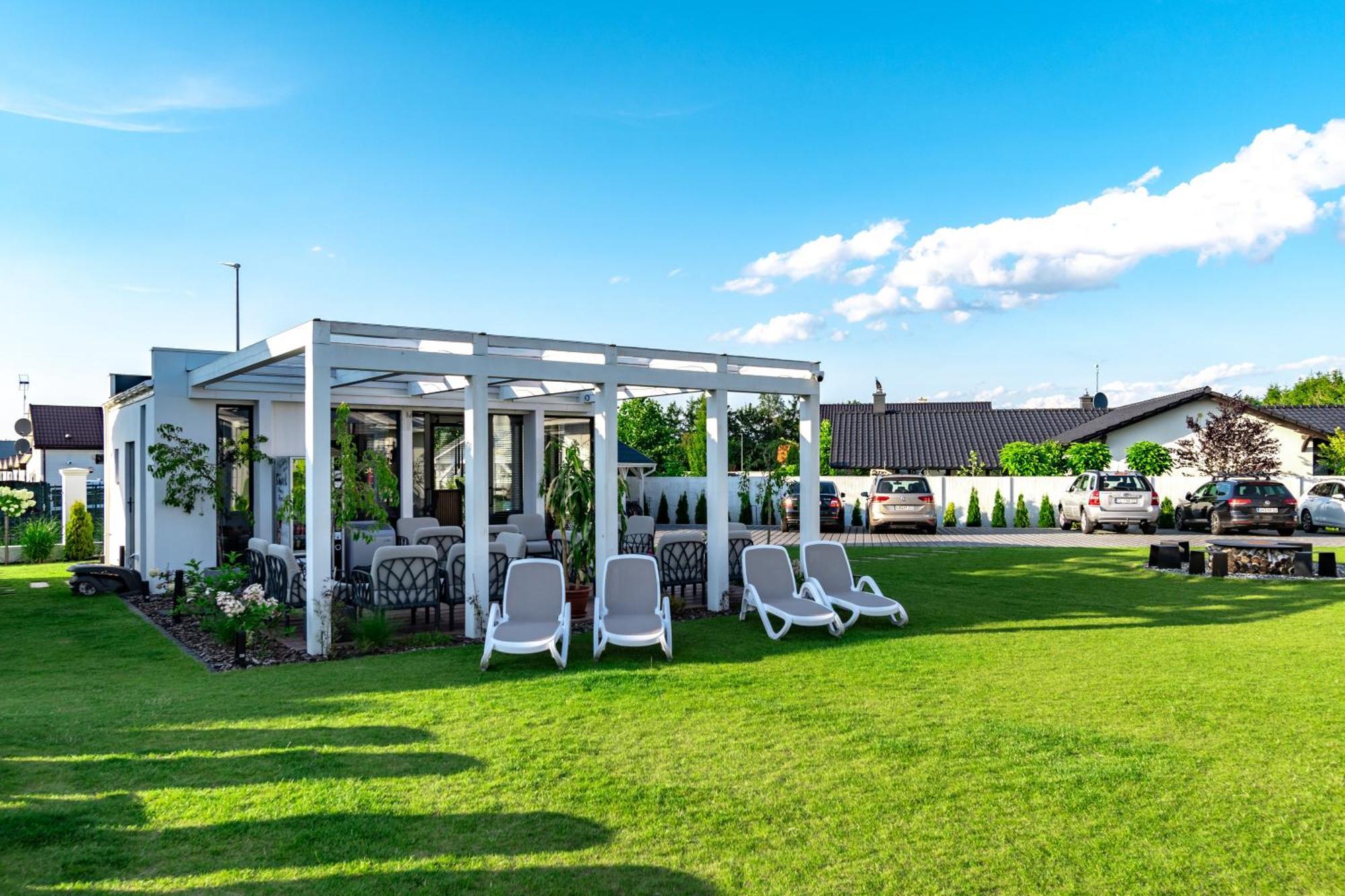 Family Resort Ustka - Domki Dwupoziomowe Z Basenem Exterior photo