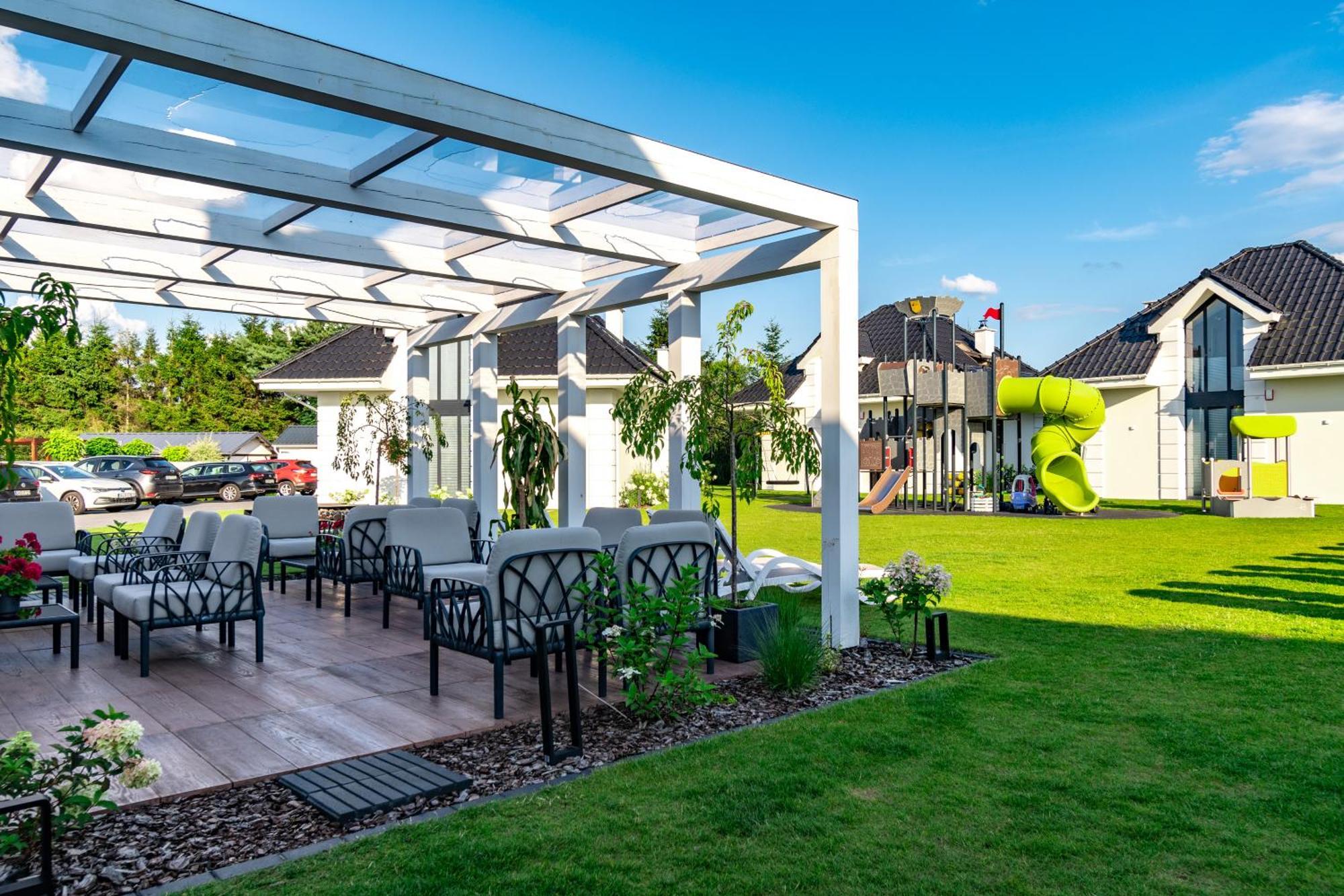 Family Resort Ustka - Domki Dwupoziomowe Z Basenem Exterior photo