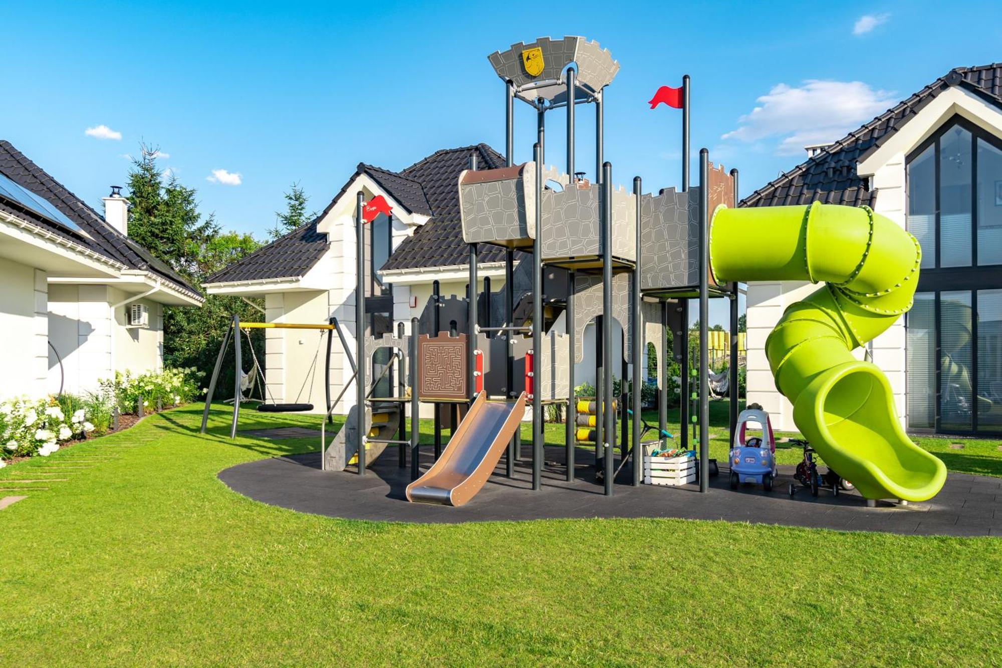 Family Resort Ustka - Domki Dwupoziomowe Z Basenem Exterior photo